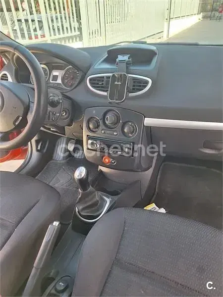 Usado Renault Clio II Authentique 75 CV (55 kW) 2008 Rojo Berlina