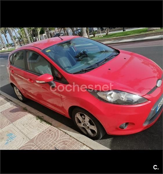 Usado Ford Fiesta Trend 68 CV (50 kW) 2009 Rojo Utilitario