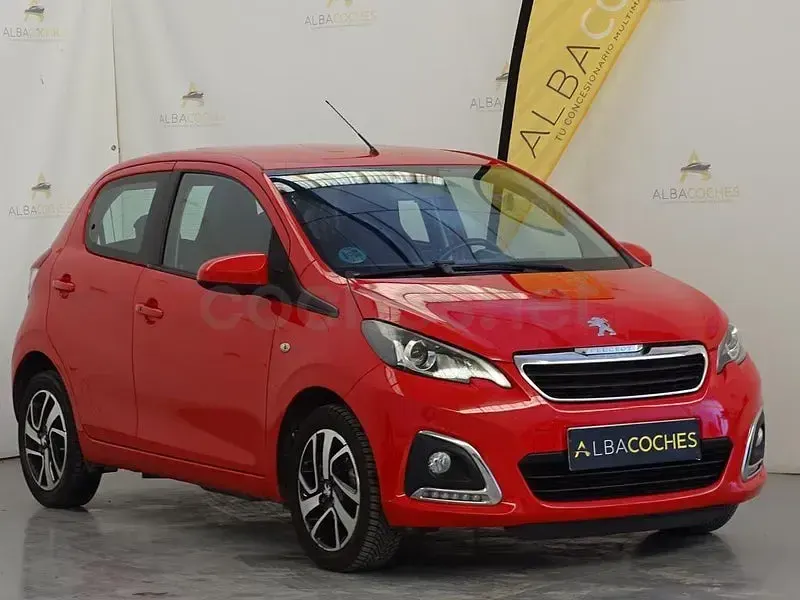 Usado Peugeot 108 Active 72 CV (52 kW) 2019 Rojo Berlina