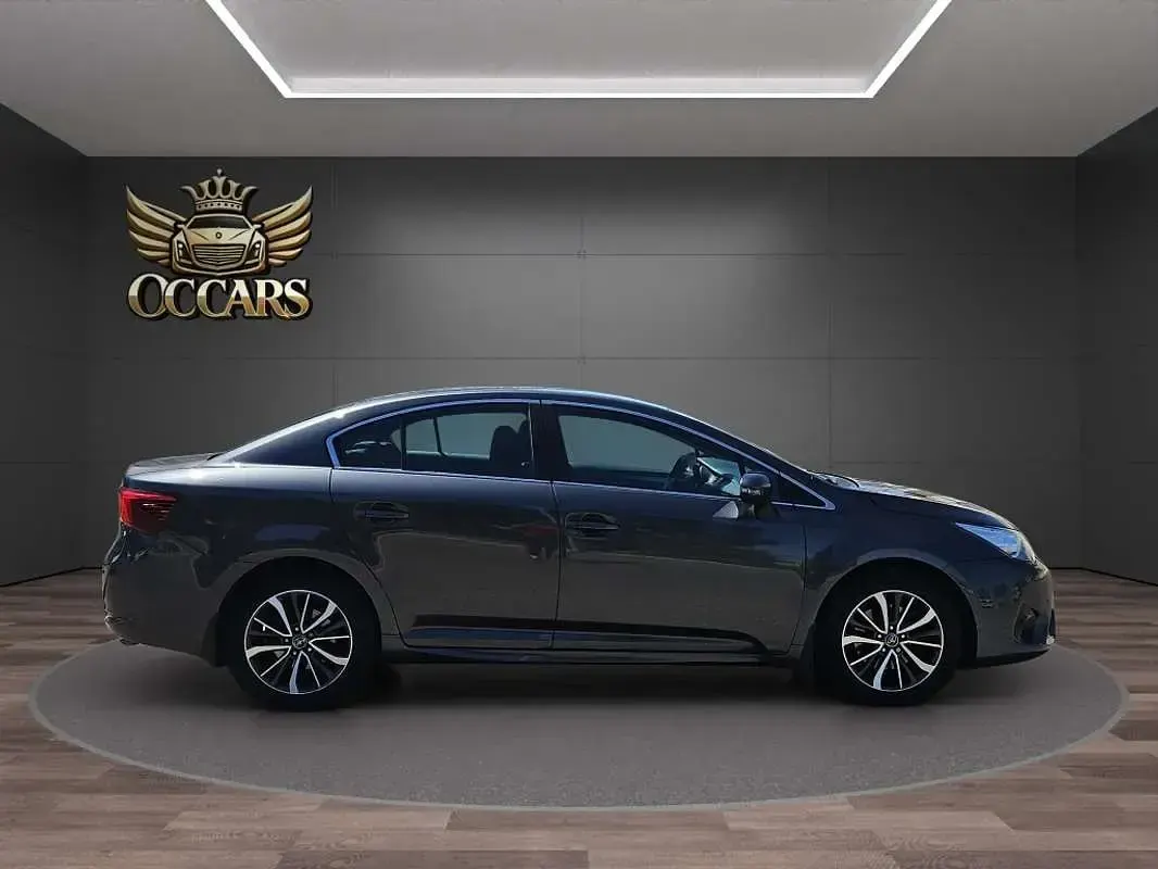 Usado Toyota Avensis Advance 143 CV (105 kW) 2015 Gris Berlina
