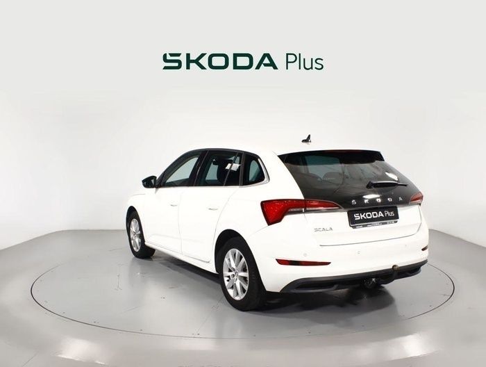 Blanco Usado 2022 Skoda Scala Utilitario | 17.100 € (Un poco caro) - Imagen 1/2