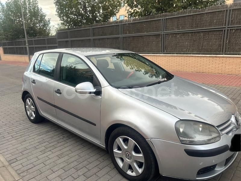 Usado VW Golf IV Conceptline 90 CV (66 kW) 2005 Gris / plata Berlina