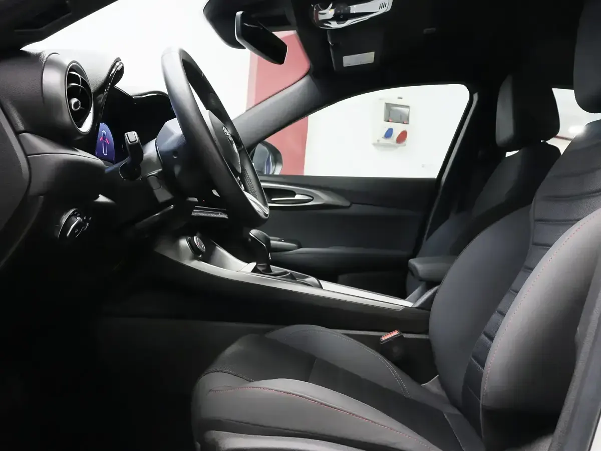 Usado Alfa Romeo Tonale Sprint 130 CV (95 kW) 2023 Negro SUV