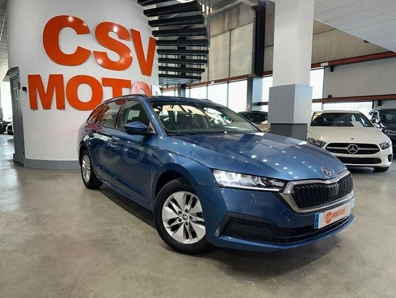 Usado Skoda Octavia 110 CV (80 kW) 2021 Azul Familiar