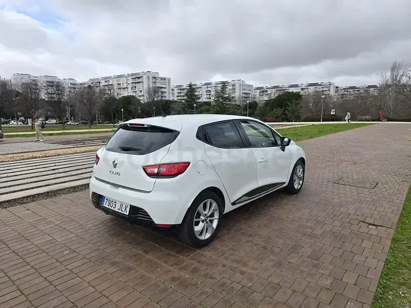 Usado Renault Clio IV LIMITED 75 CV (55 kW) 2016 Blanco Berlina