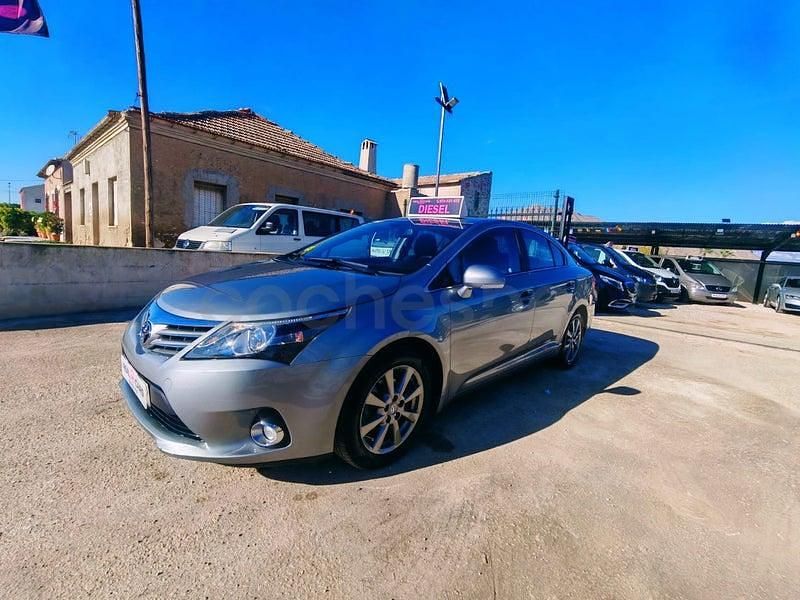 Usado Toyota Avensis Advance 124 CV (91 kW) 2012 Gris / plata Familiar