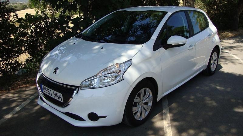 Usado Peugeot 208 Active 92 CV (67 kW) 2012 Blanco Utilitario