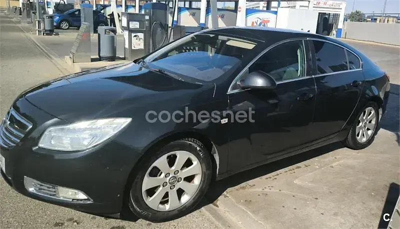 Usado Opel Insignia Edition 160 CV (117 kW) 2010 Negro Berlina