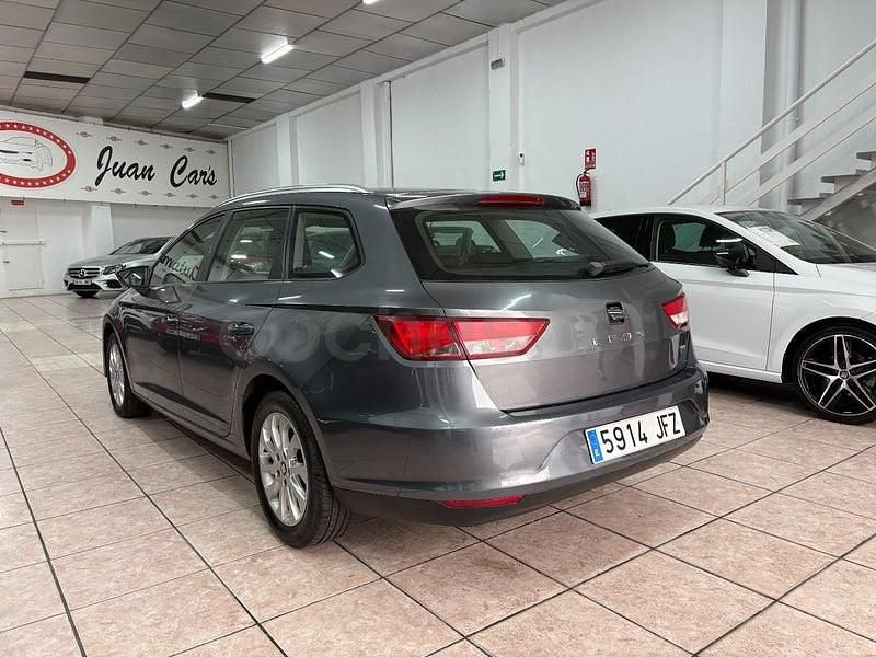 Usado Seat Leon Style 105 CV (77 kW) 2015 Gris / plata Familiar