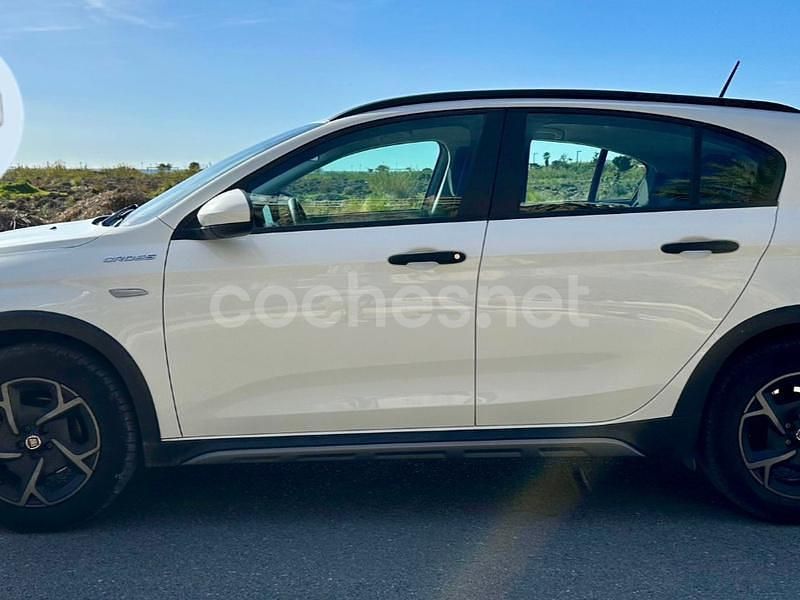 Usado Fiat Tipo Cross 100 CV (73 kW) 2023 Blanco Berlina