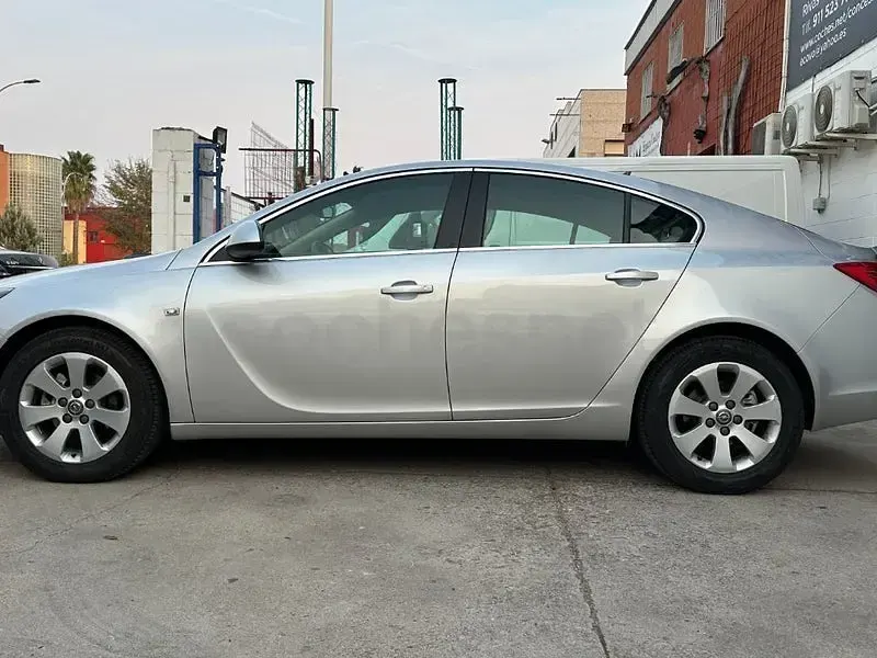 Usado Opel Insignia Excellence 130 CV (95 kW) 2013 Gris / plata Berlina