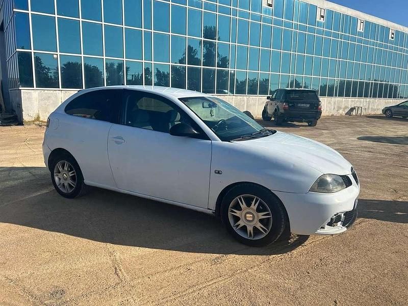 Usado Seat Ibiza Stella 101 CV (74 kW) 2002 Blanco Utilitario