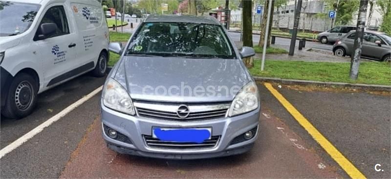 Usado Opel Astra Cosmo 100 CV (73 kW) 2009 Gris / plata Berlina
