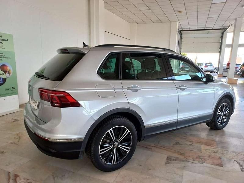Usado VW Tiguan Life 150 CV (110 kW) 2021 Plateado SUV