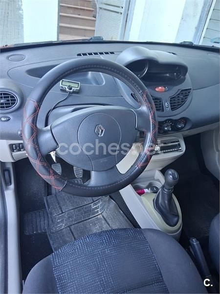 Usado Renault Twingo Authentique 75 CV (55 kW) 2010 Rojo Utilitario