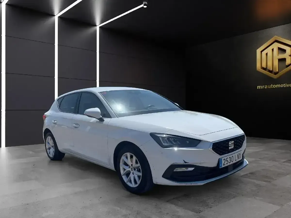 Usado Seat Leon Style 115 CV (84 kW) 2021 Blanco