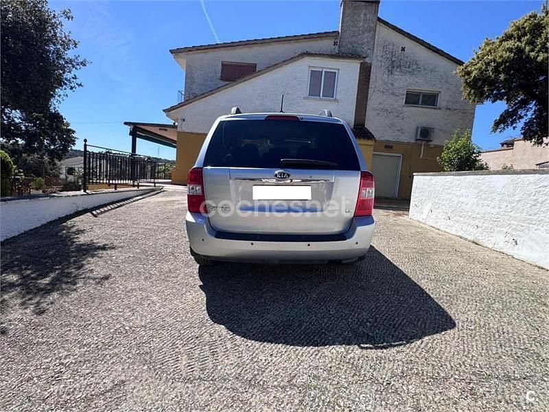 Usado Kia Carnival EX 185 CV (136 kW) 2006 Gris / plata Monovolumen