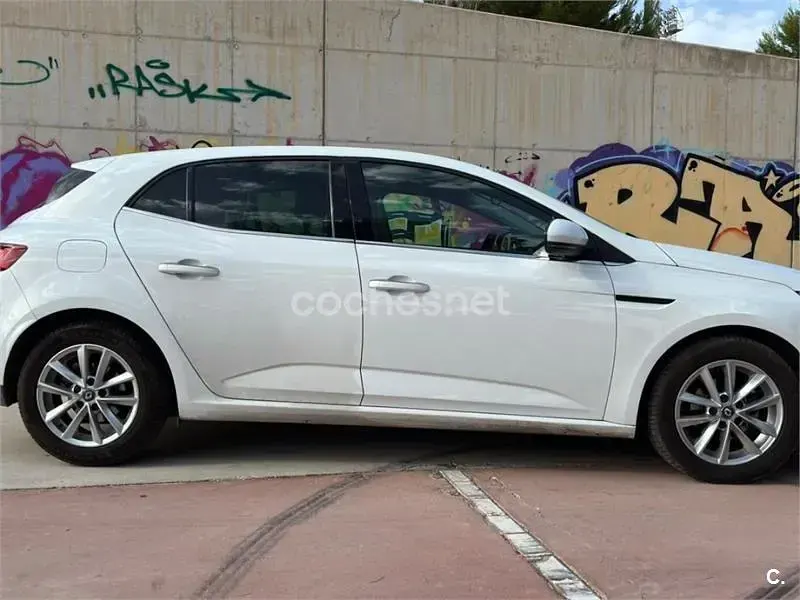 Usado Renault Mégane IV 100 CV (73 kW) 2017 Blanco Berlina