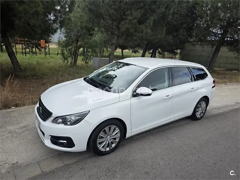 Usado Peugeot 308 SW Allure 130 CV (95 kW) 2021 Blanco Familiar