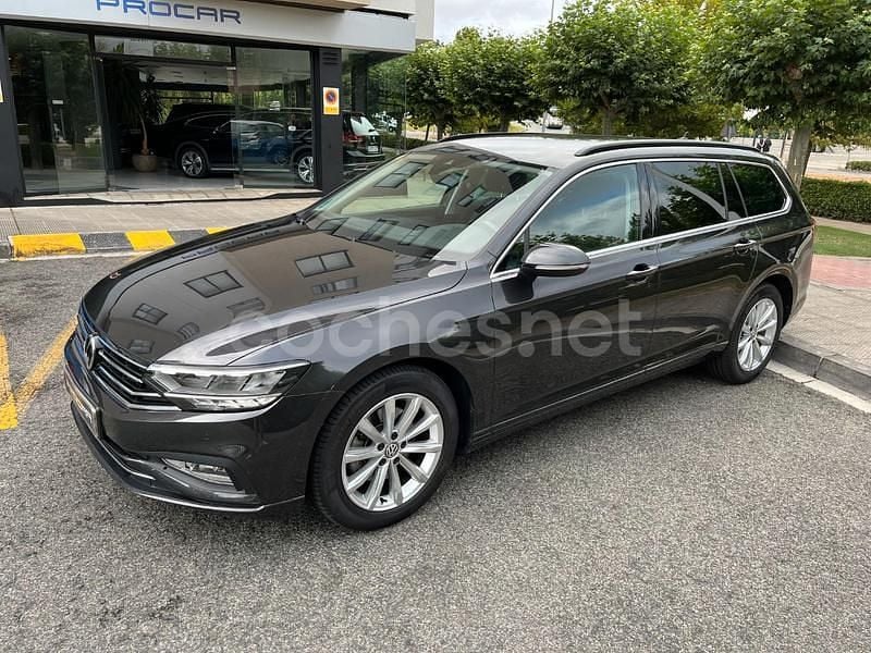 Usado VW Passat Executive 150 CV (110 kW) 2020 Negro Familiar