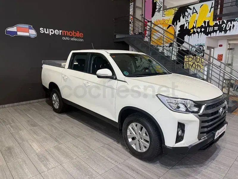 Usado SsangYong Musso 202 CV (148 kW) 2023 Blanco Pickup/Camioneta