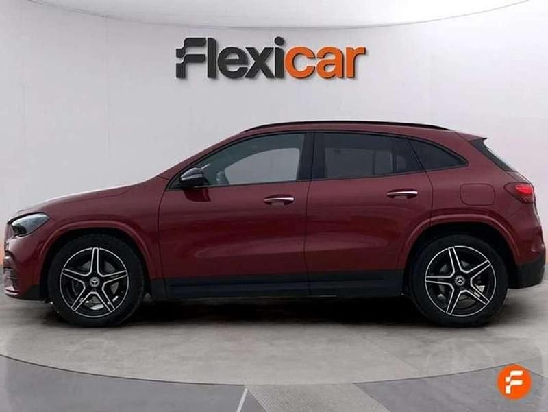 Usado Mercedes GLA200 150 CV (110 kW) 2025 Rojo SUV