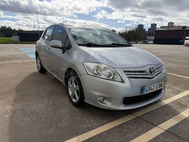 Usado Toyota Auris Active 90 CV (66 kW) 2010 Gris / plata Berlina