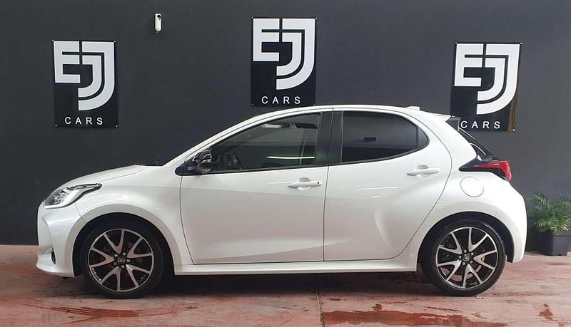 Usado Toyota Yaris Hybrid Style 116 CV (85 kW) 2021 Blanco Utilitario