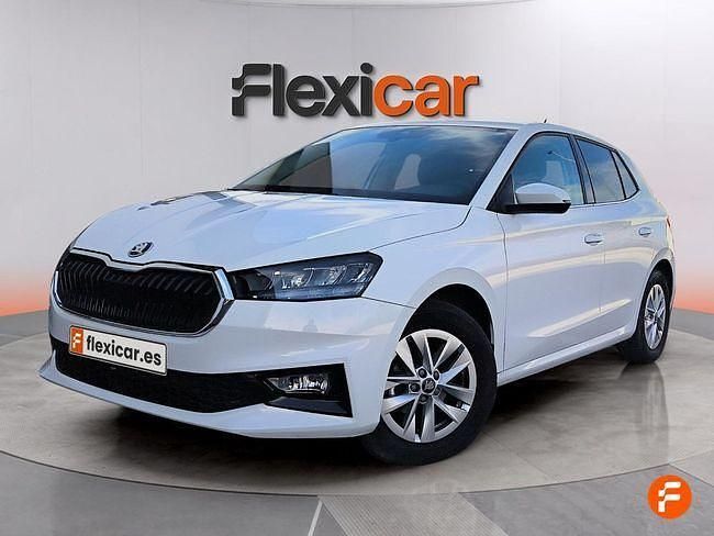Usado Skoda Fabia Selection 95 CV (69 kW) 2025 Blanco Utilitario