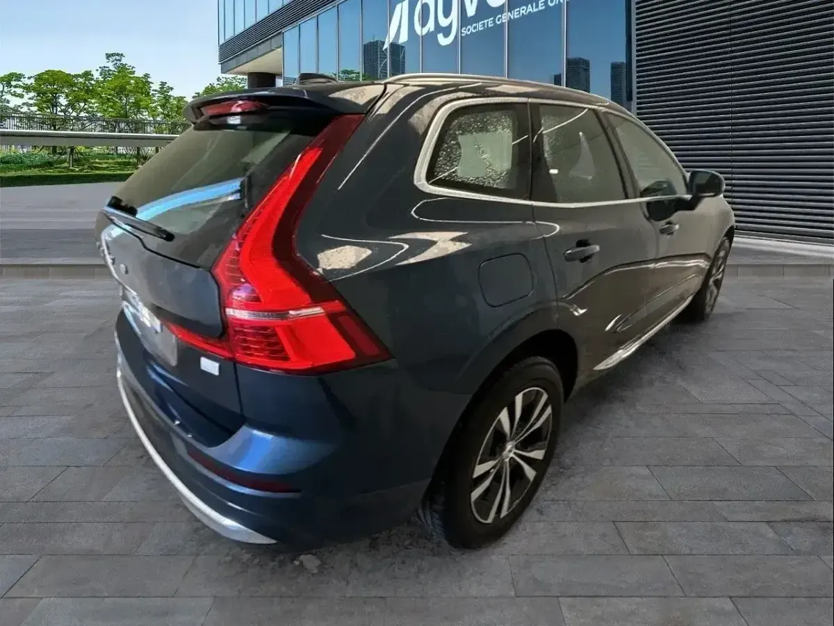 Używany Volvo XC60 Core 350 KM (257 kW) 2023 Niebieski SUV