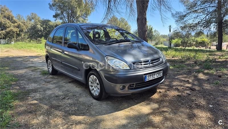 Usado Citroën Xsara Picasso 90 CV (66 kW) 2004 Gris / plata Monovolumen