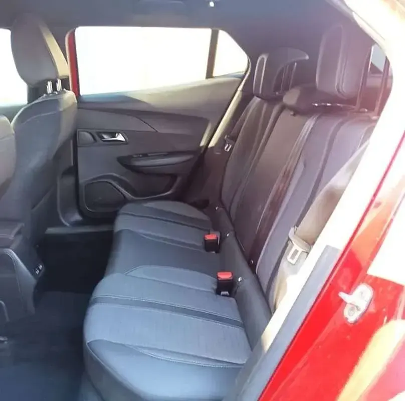 Usado Peugeot 2008 Allure 101 CV (74 kW) 2023 Rojo SUV