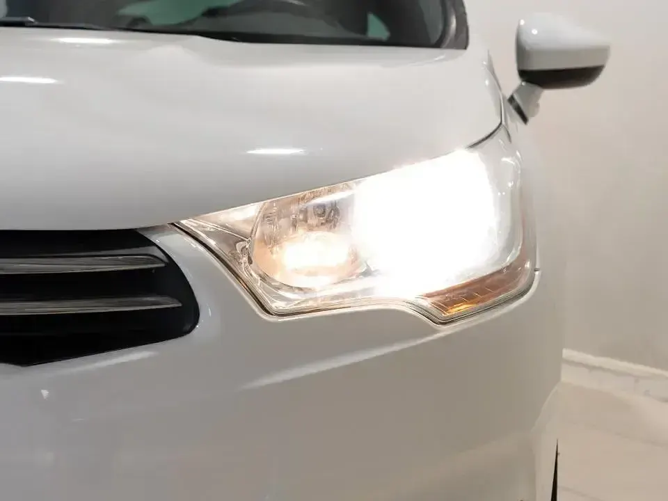 Usado Citroën C4 Live 99 CV (72 kW) 2016 Blanco Berlina