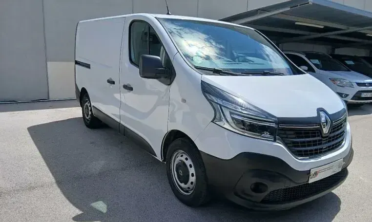Usado Renault Trafic 120 CV (88 kW) 2018 Blanco Monovolumen