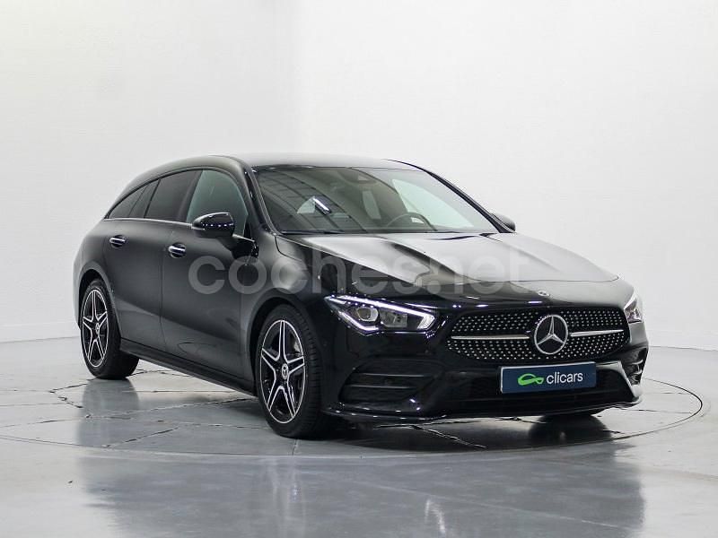 Usado Mercedes CLA200 Shooting Brake 150 CV (110 kW) 2023 Gris / plata Familiar
