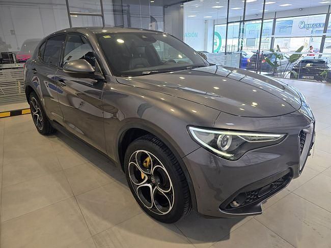 Usado Alfa Romeo Stelvio Executive 210 CV (154 kW) 2019 Gris SUV