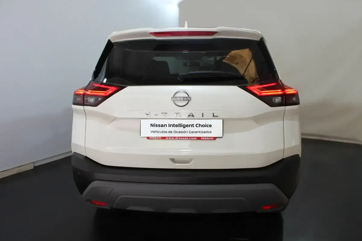 Usado Nissan X-Trail N-Connecta 163 CV (119 kW) 2024 Lunar white metalizado SUV