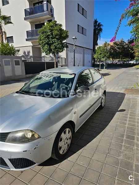 Usado Seat Ibiza Reference 70 HP (51 kW) 2006 Cinzento Sedan