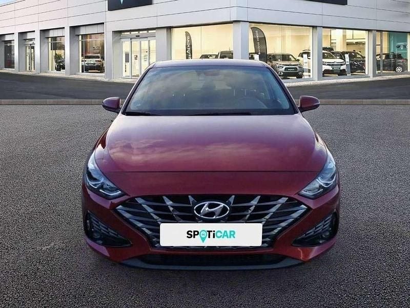 Usado Hyundai i30 110 CV (80 kW) 2023 Rojo Utilitario