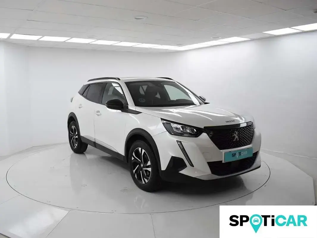Usado Peugeot 2008 Allure 131 CV (96 kW) 2022 Blanco SUV