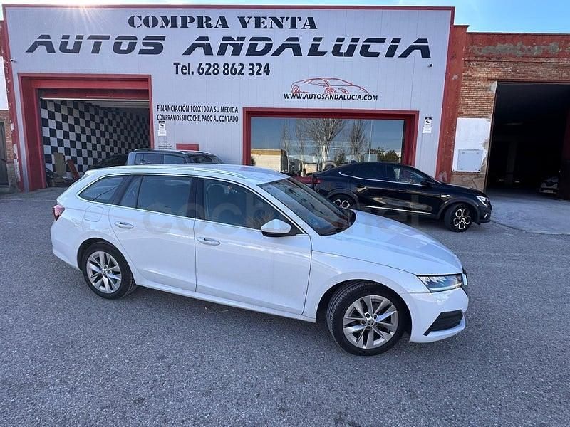 Usado Skoda Octavia Ambition 115 CV (84 kW) 2021 Blanco Familiar