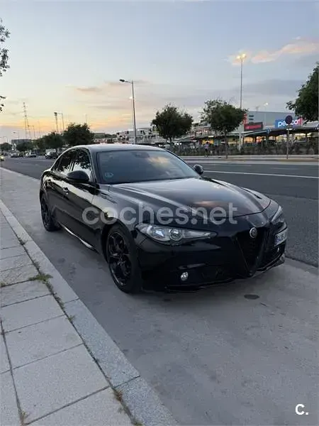 Usado Alfa Romeo Giulia 136 CV (100 kW) 2017 Negro Berlina
