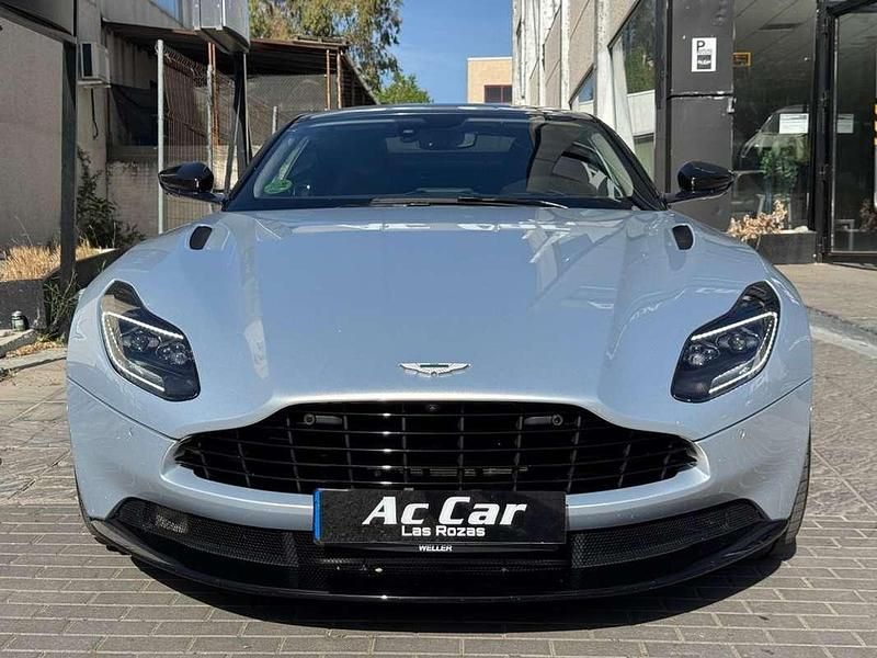 Usado Aston Martin DB11 510 CV (375 kW) 2019 Gris Coupe