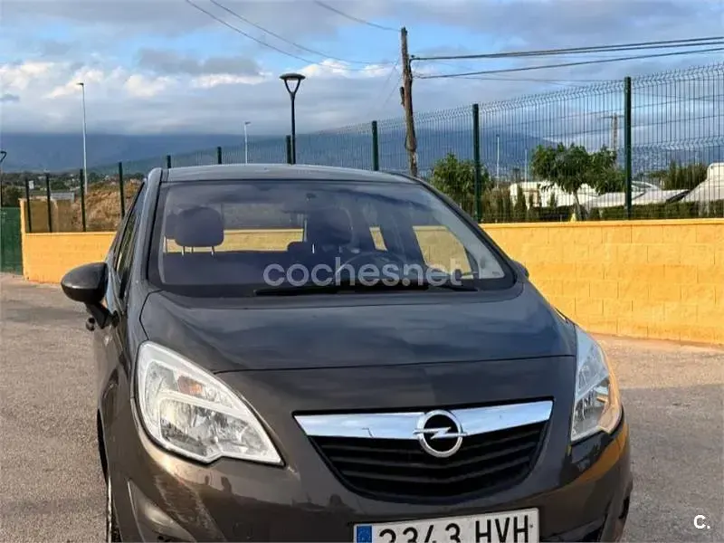 Usado Opel Meriva Selective 120 CV (88 kW) 2014 Negro Monovolumen
