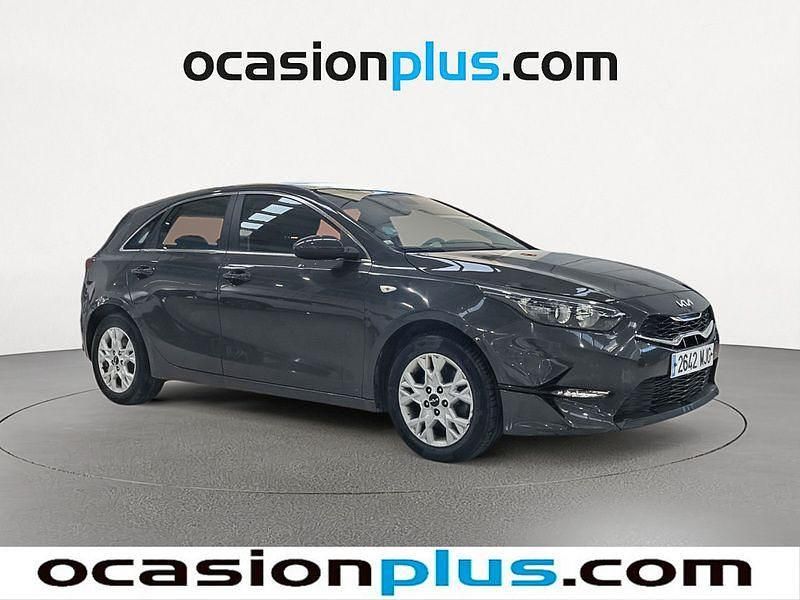 Usado Kia Ceed 136 CV (100 kW) 2023 Gris Utilitario