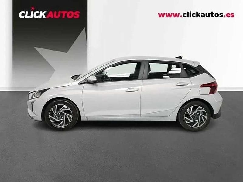 Usado Hyundai i20 79 CV (58 kW) 2025 Gris Utilitario