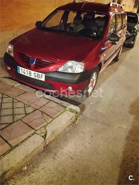Usado Dacia Logan Lauréate 85 CV (62 kW) 2008 Rojo Familiar