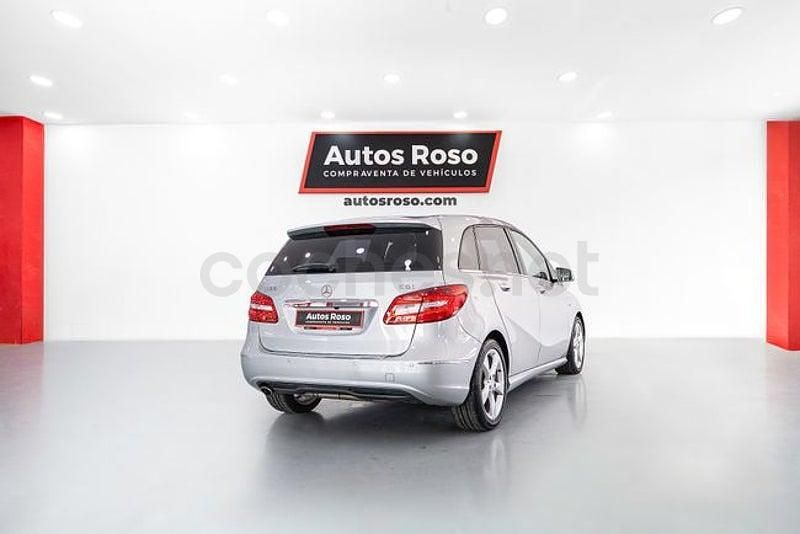 Usado Mercedes B180 109 CV (80 kW) 2012 Gris / plata Monovolumen