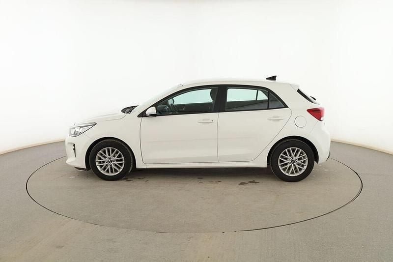 Usado Kia Rio 85 CV (62 kW) 2020 Blanco Berlina