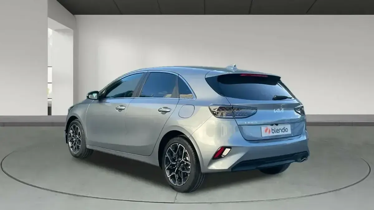 Nuevo Kia Ceed Style 120 CV (88 kW) 2025 Gris Utilitario